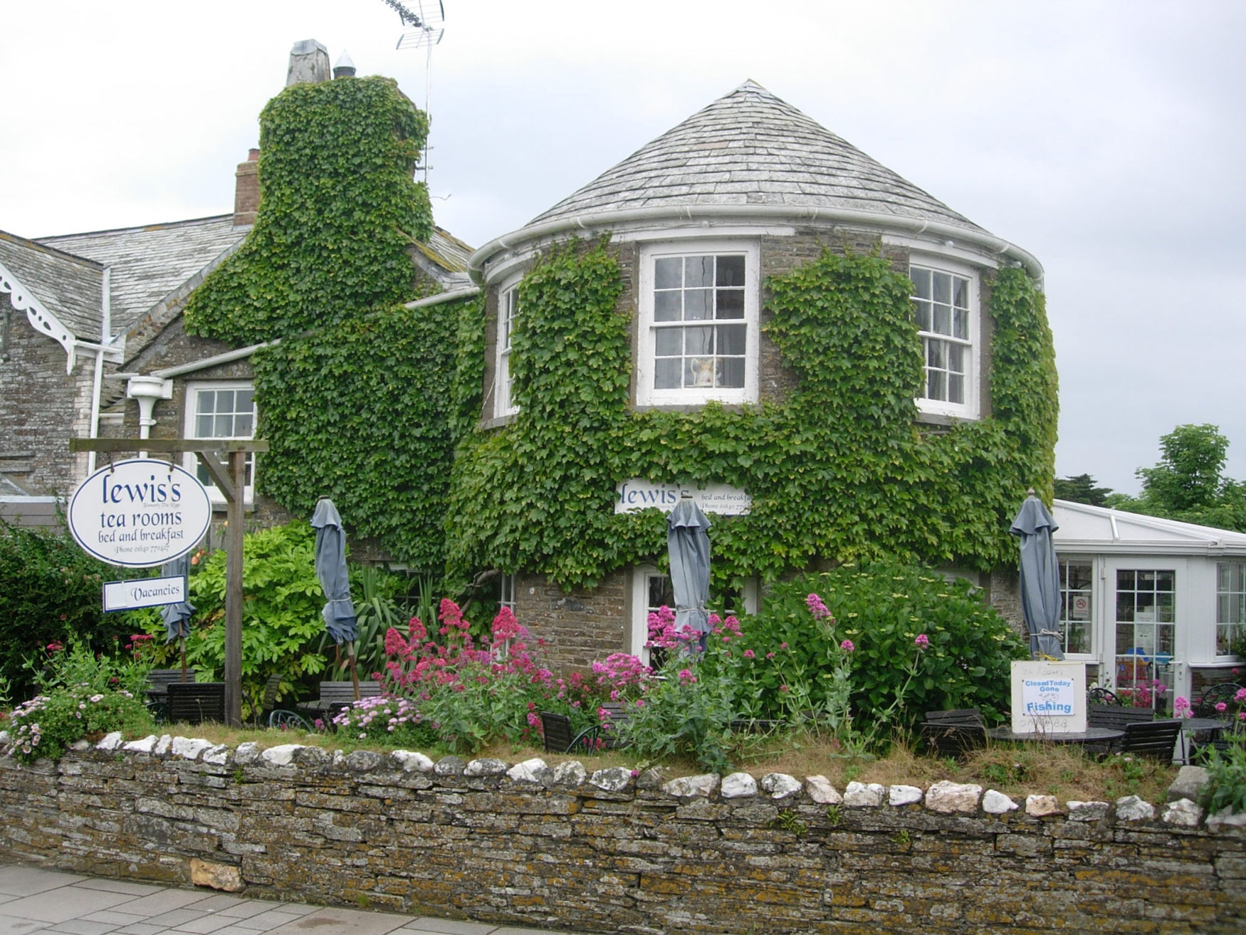 bed and breakfast establishment with tea room in tintagel, cornwall